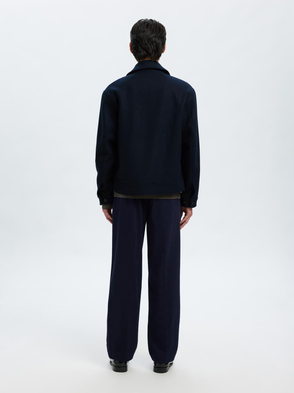 model_shot-back
